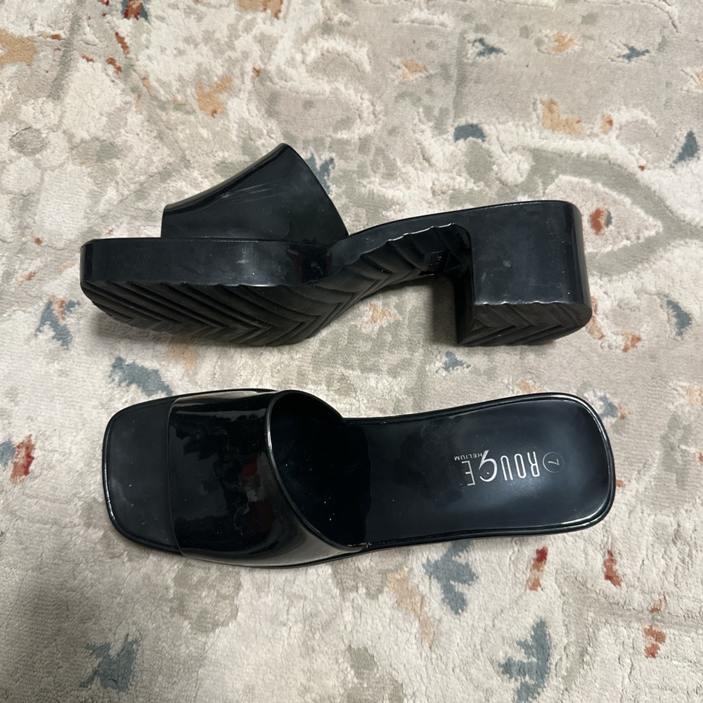 Chunky rubber shoes